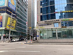 신용산역 5번 출입구(2025년 4월경)