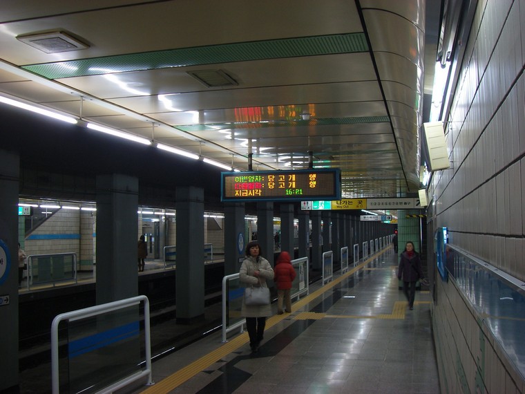 승강장 (스크린도어 설치 전)